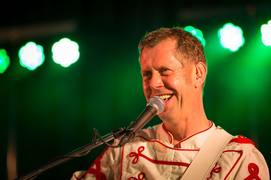 Didiplay singt
